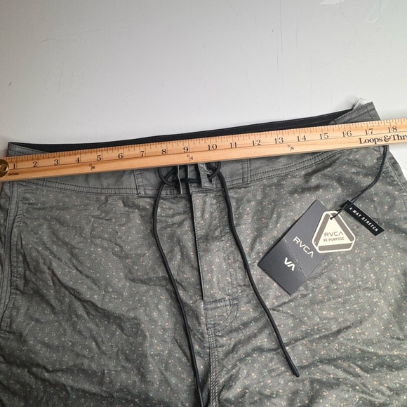 RVCA Freeport Trunk Men's Size 36 Cotton Black Gray Activewear Nature Stretch - Picture 14 of 16